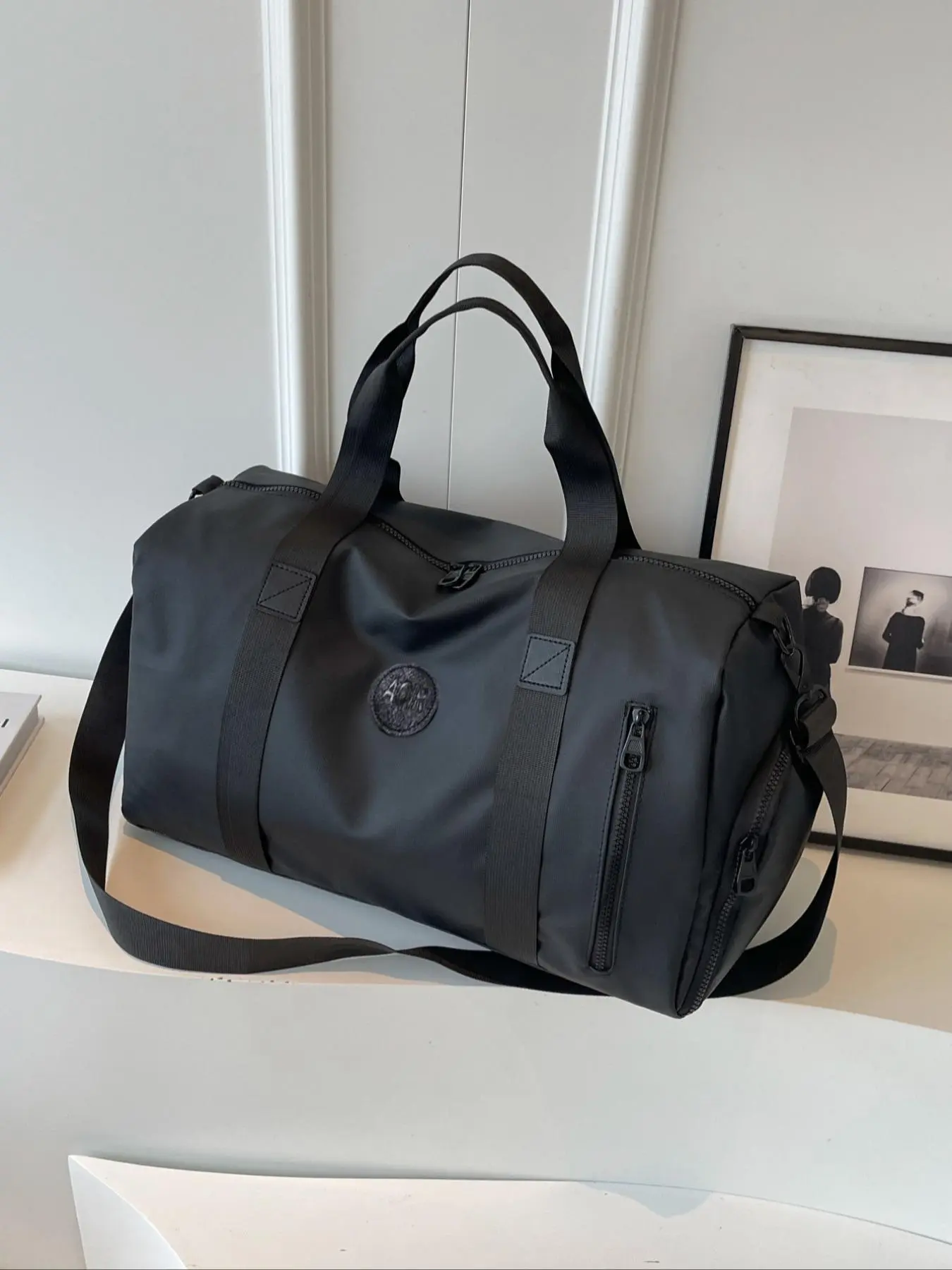 Minimalist casual sports fitness luggage bag, Weekender Gym Bag, Travel Gym Bag, Sports Bags, personalized three-dimensional handbag messenger bag, versatile large-capacity, suitable for business trips, sports fitness yoga enthusiasts Gym Bag