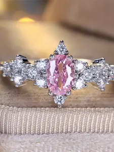 A white K-pink flower ring made of white zirconia is fashionable, high-end and simple, suitable for women to wear during proposals, travels and daily life, Cubic Zirconia Ring, Artificial Zircon Ring