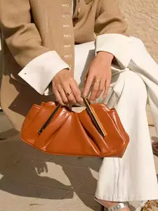 Commuting style light luxury texture pleated cloud bag, square tube handle design, retro casual atmosphere practical style storage bag, can accommodate lipstick, mobile phone, suitable for daily travel and dating