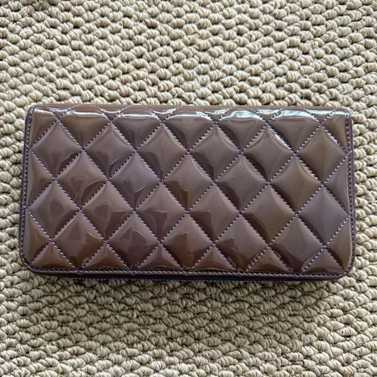Pre-owned CHANEL Classic Quilted Patent Zip Wallet|18724676