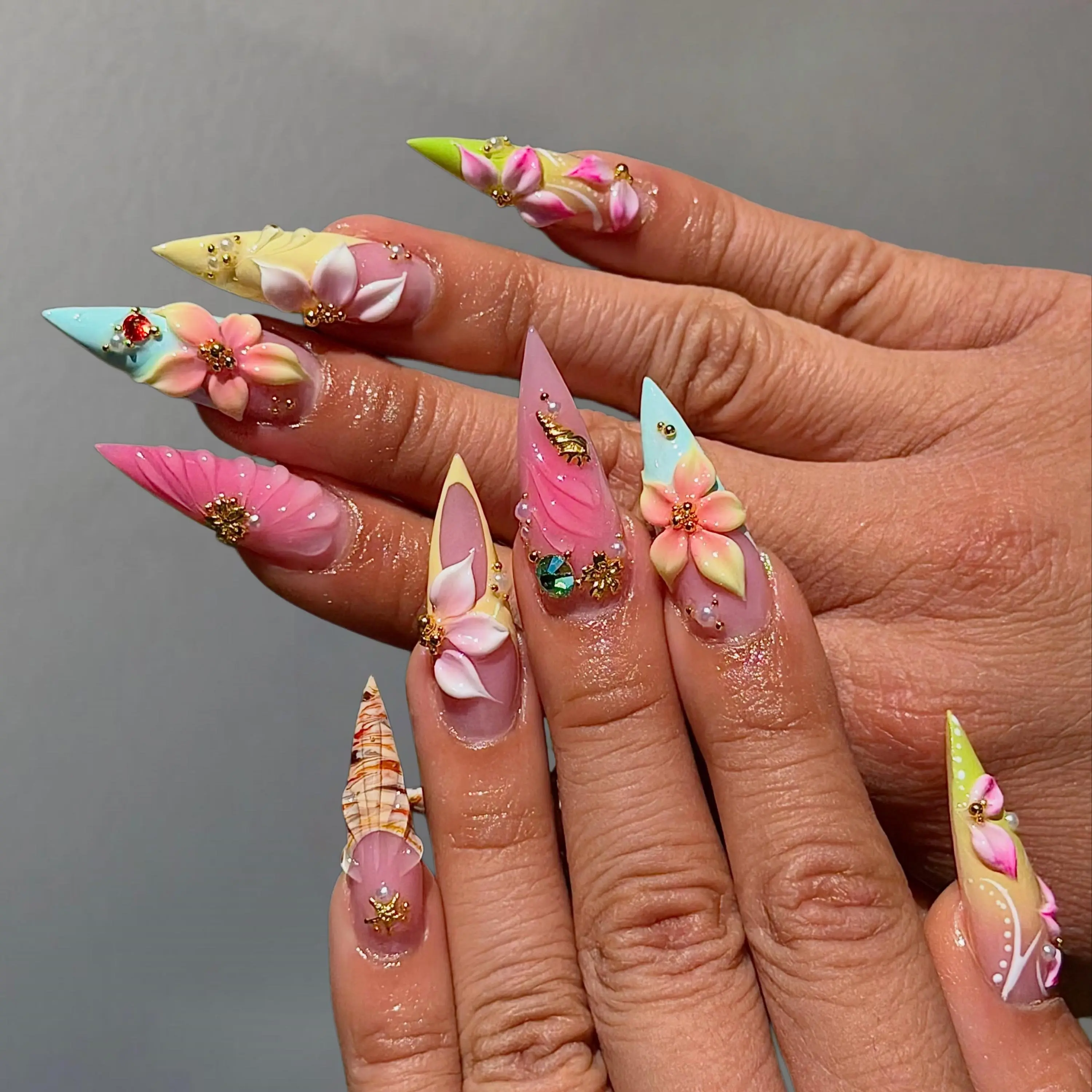 Custom Summer Beach Press on Nails, Pink Floral & Seashell Design, 3D Flower Art, Gold Accents, Reusable False Nails, Vacation Manicure Set