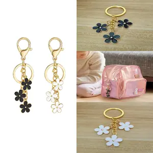 2pcs Flower Keychain, Cute Key Chains, Key Chain Charm, Keychain Accessories for Women Gifts Purse Bag Accessories Initial Keychain White/Black Flower Charms for Key Cute Letter Keyring for Handbag Backpack