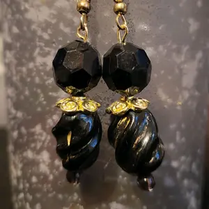 Black and Gold Earrings with Faceted Beads and Gold Accents for Elegant Style
