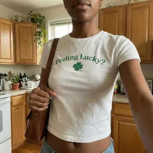 Feeling Lucky St Patricks Day Crop Top Shirt, Y2K Graphic Tee, Irish Clover Lucky Charm T Shirt for Women Casual Gift Idea