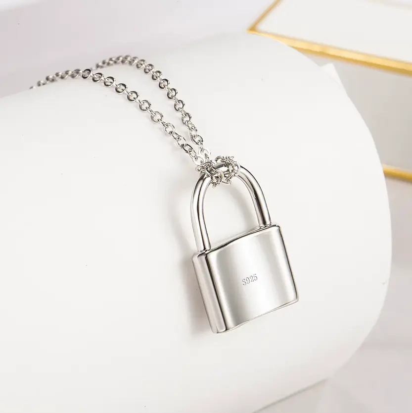 Elegant 925 Sterling Silver Lover's Classic Padlock Pendant Choker