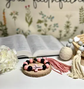 Jesus Beaded Wristlet Keychain – Pink & Black 🩷🖤