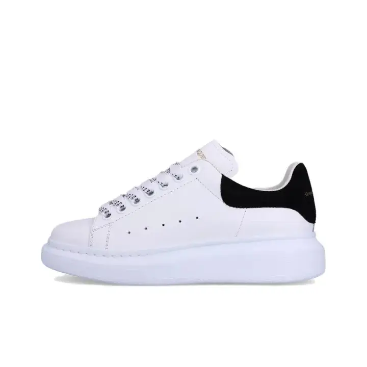 Brand New Sealed with Original Shoe Box Unisex White Black Contrast Low Top Platform Casual Sneakers Smooth Leather Thick Elevated Sole Minimal Daily Street Fashion Trainers For Men Women Teen