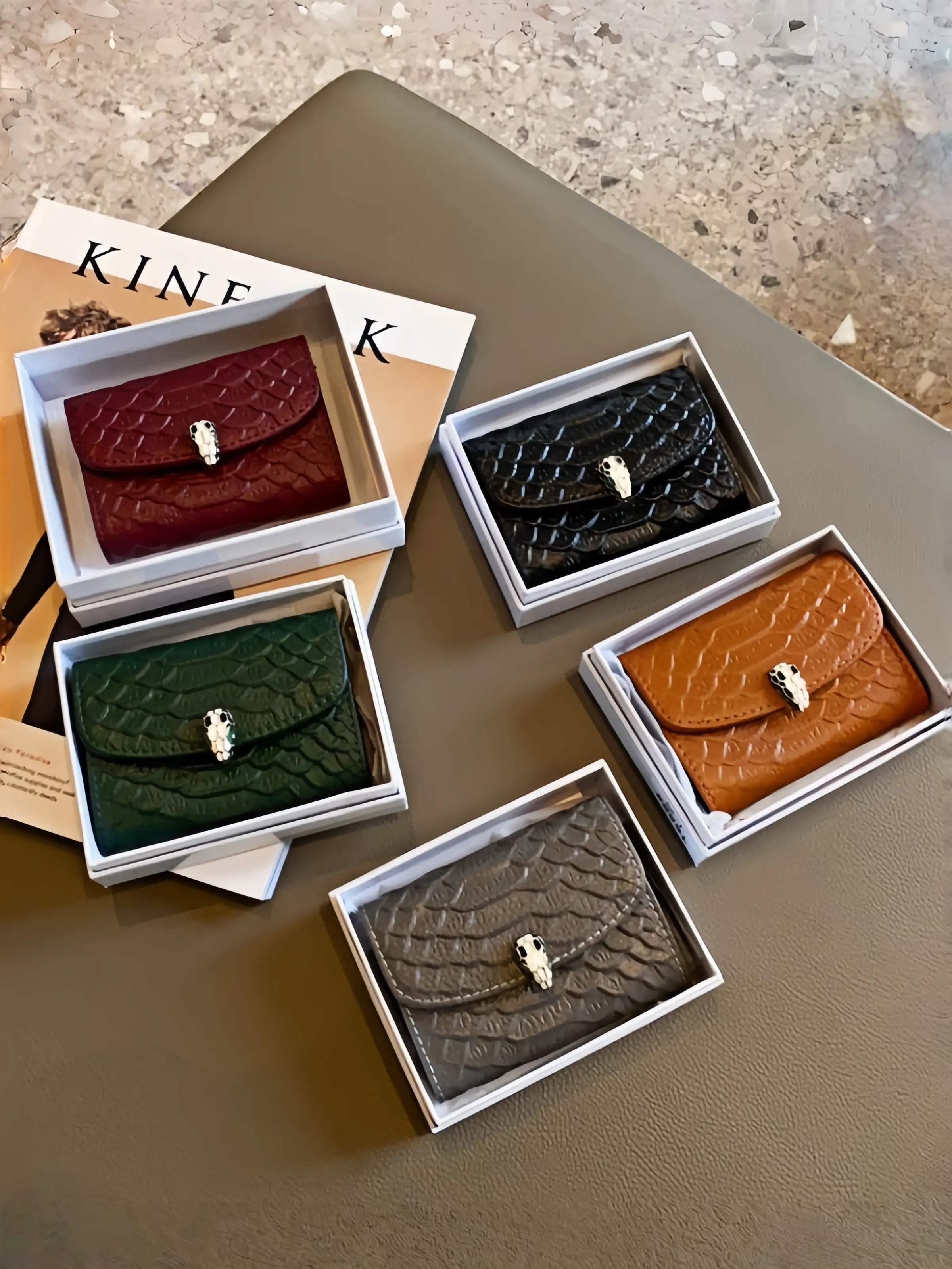 Women's Ultra-Thin Premium Durable Leather Credit Card Holder, Compact Accordion Bank Card Case, Elegant Embossed Snake Skin Pattern, Retro ID Card Wallet, Leather Card Holders