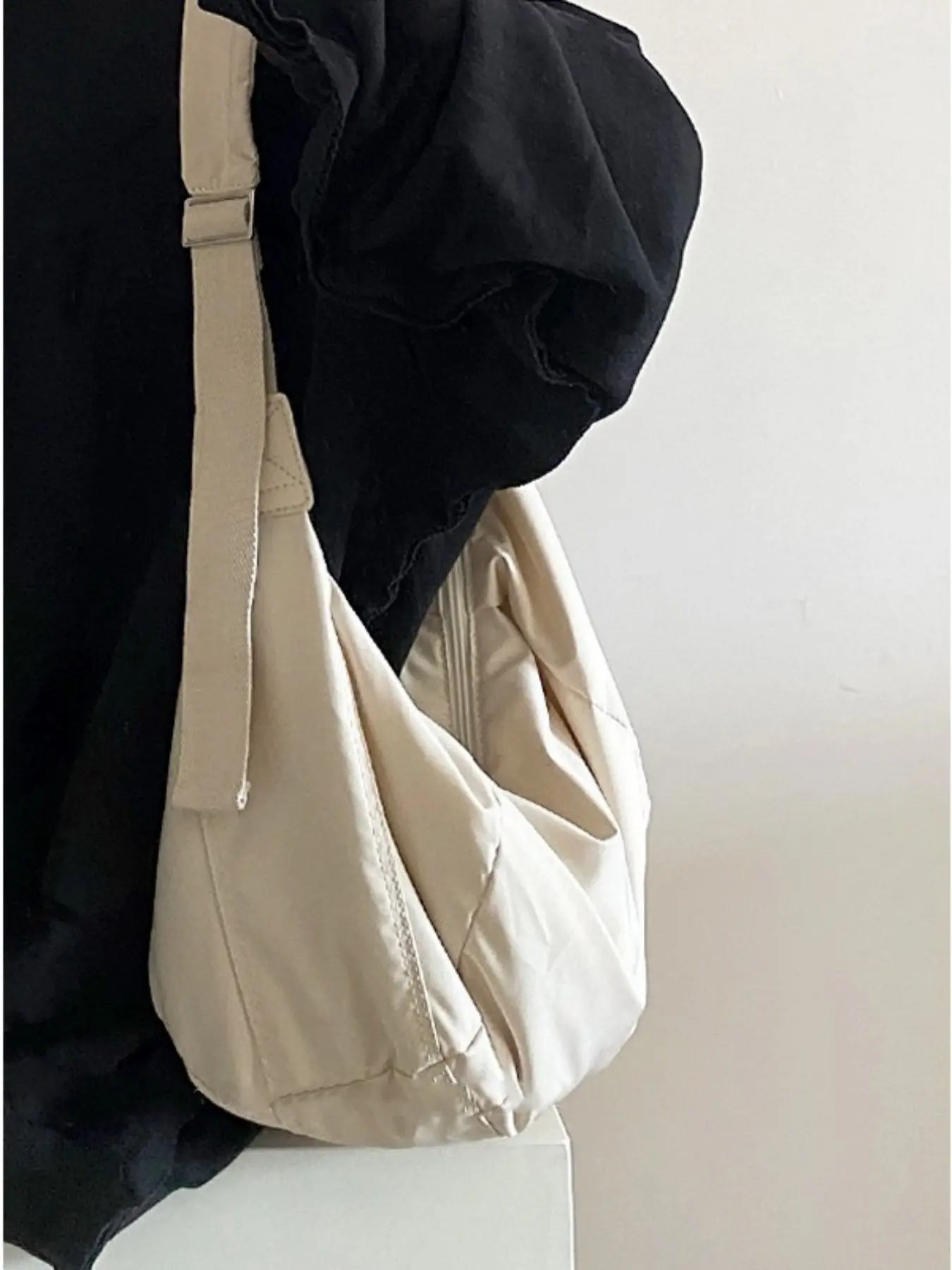 Lazy Style Pleated Dumpling Bag, Nylon Waterproof Fabric, Adjustable Wide Shoulder Strap, Large Capacity Fashionable Crossbody Bag, All Seasons, Fashionable Bags, Crossbody Purse