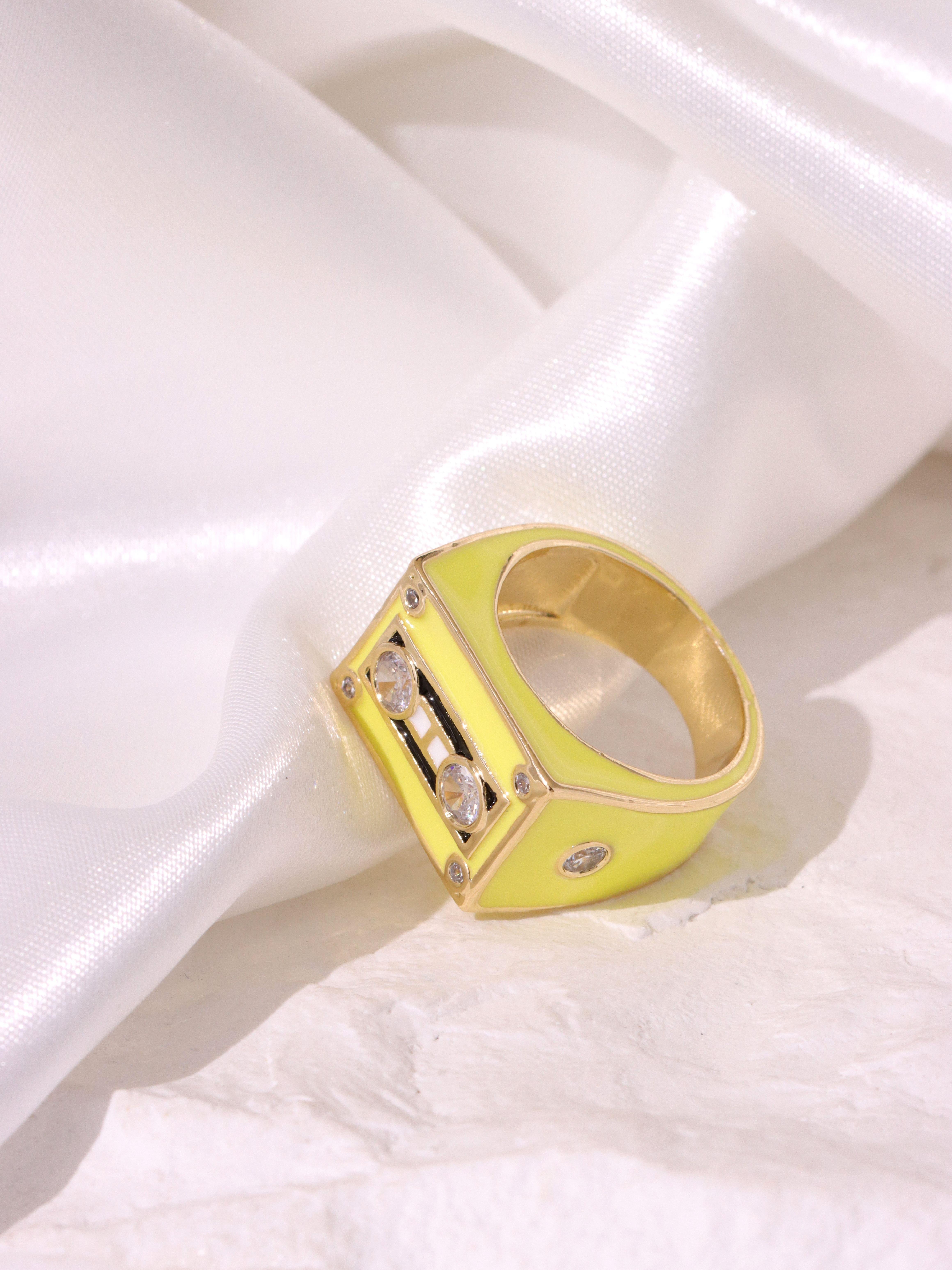 A fun and creative design with a simple, personalized, trendy, and fashionable multi colored square magnetic tape set with diamonds, suitable for daily commuting, holidays, parties, and women's rings