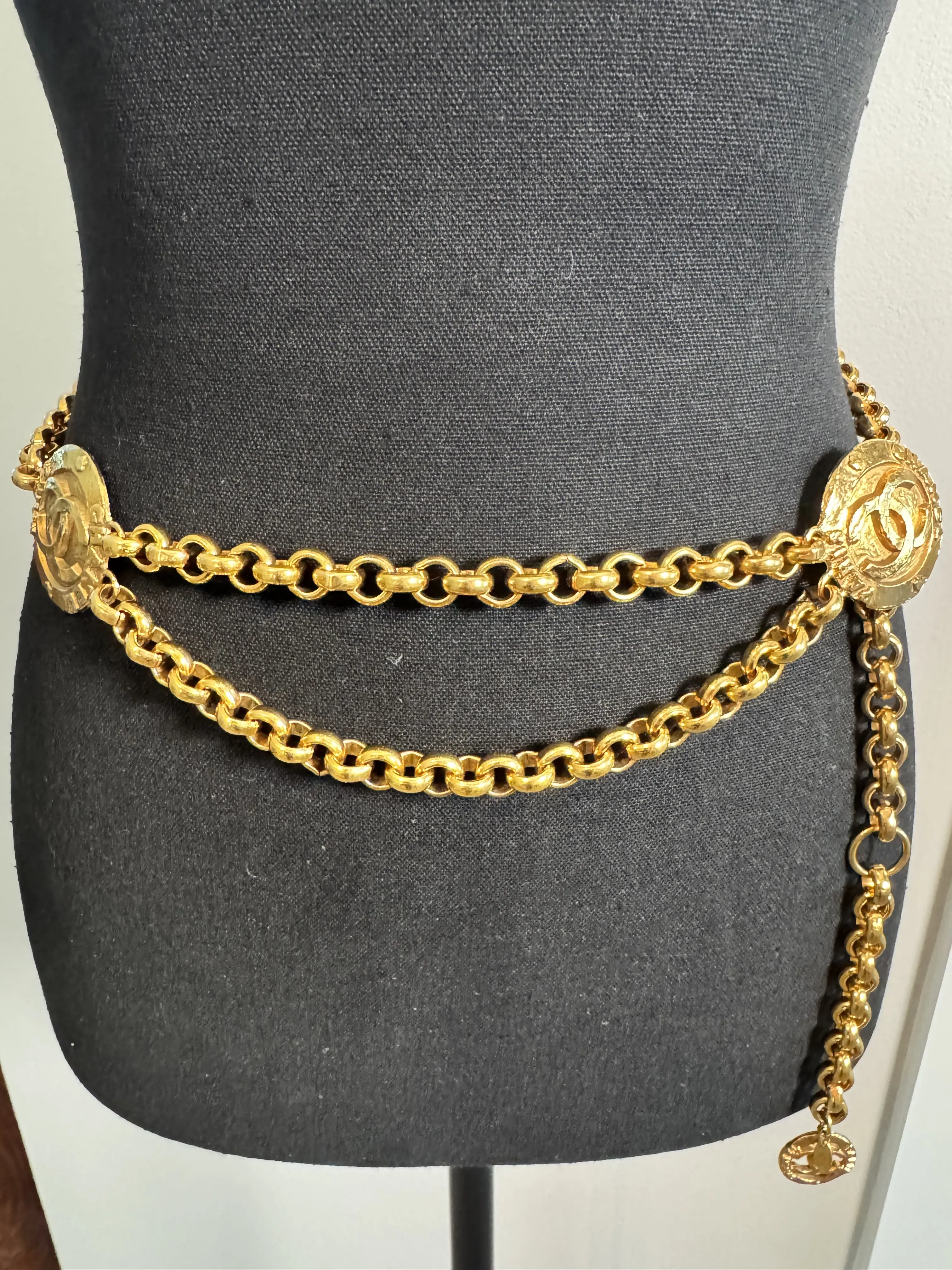 Pre-owned CHANEL 24K Gold Plated 36 Inch Chain Belt Featuring Layered Chains & CC logo Medallions