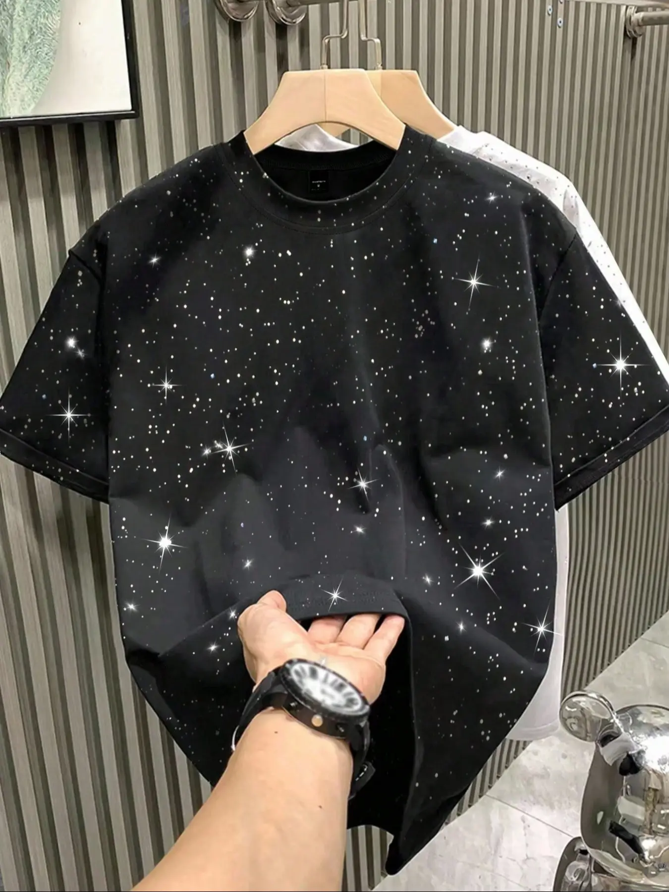 New Men's Short Sleeve T-Shirt, Round Neck, Loose Plain Long Top Menswear, Casual Style Tee, Fashion Starry Sky Reflective Design, Sparkling Like a Starry Sky, Shiny, Essential Outerwear Item, Casual Loose Tee