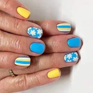 24 Pieces Glossy Press-On Nails, Short Square, Flower Design, False Nails