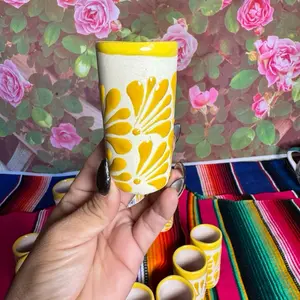 Tequilero relieve estilo cielito lindo largo color amarillo