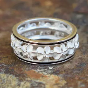 Fashionable heavy-duty floral simple hand-decorated hollow design ring with a vintage style