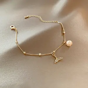 Fishtail Bracelet– Romantic Gold Elegance