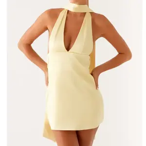 Sexy women’s halter mini dress with a large backless design and scarf, suitable for parties, clubs, and dates; casual summer dresses