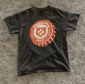 Call of Duty Zombies Juggernog Perk a Cola Red T-Shirt, Game Graphic Tees, Unisex Tshirt, Fashion Trends Shirt, Gifts Shirt, Menswear Womenswear Streetwear, Aesthetic, Heavyweight Cotton Comfort Top Regular Fit Y2k Outfit Outdoor Affliction Clothes