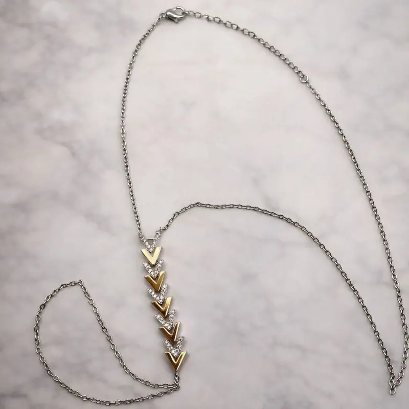 Fashion Jewelry Vela Chevron Bracelet with Elegant Chain Design and Stylish Chevron Pattern for Trendy Looks