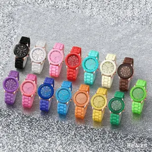 Elegant Women's Quartz Watch Set, 15 Pieces, Fashion Round Alloy Case, Silicone Strap, Daily Wear and Holiday Gift, Stylish Wristwatch, Exquisite Watch Set