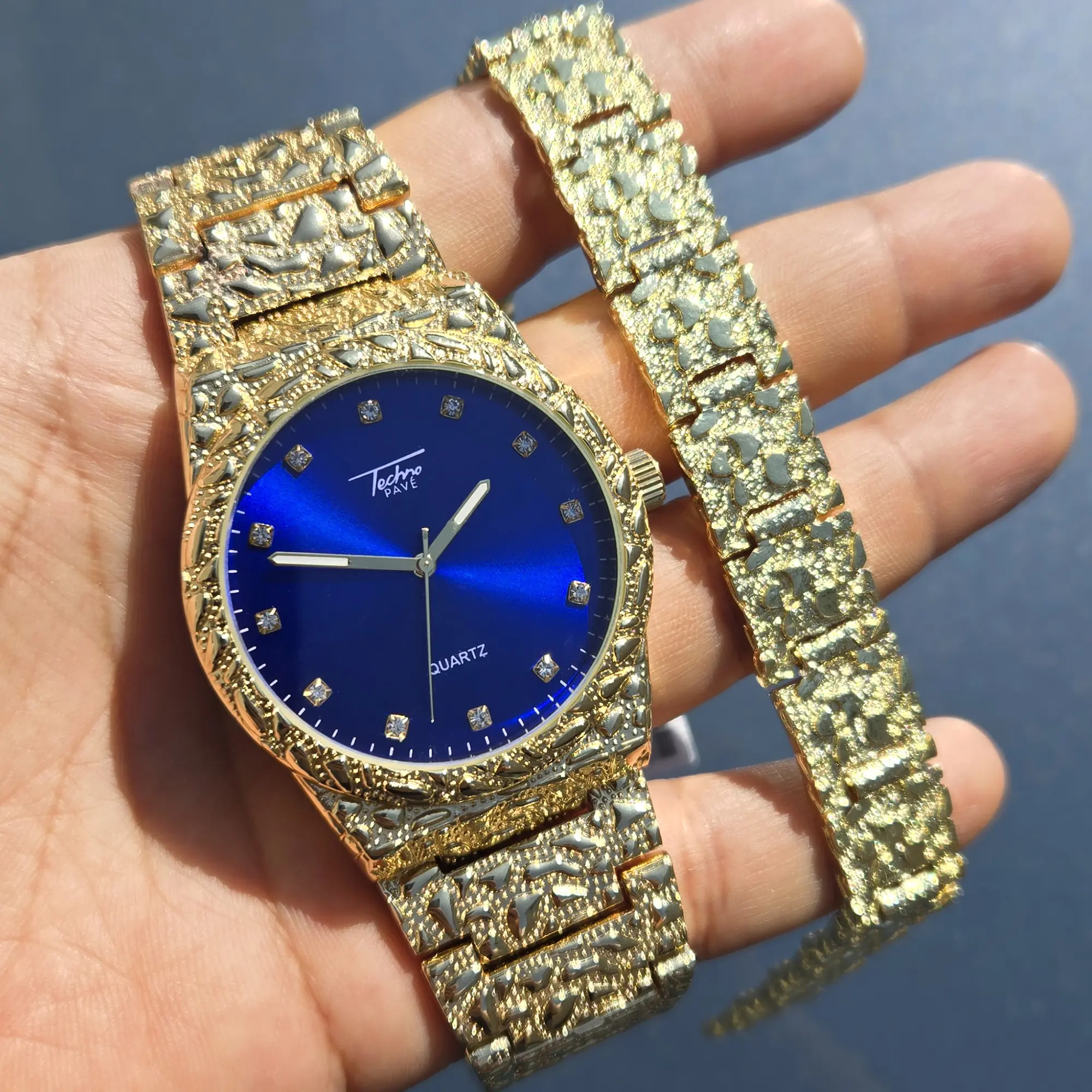 MaxBling81 Men's Hip-Hop Luxurious Gold-Framed Metal-Tone Shiny Quartz Watch - Round Face, Blue Dial, Golden Nuggets Design, Adjustable Watch, Analog Movement, Matching Bracelet Gift, Luxurious Quartz Watches