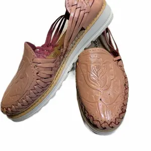 Napo de $39 - Mexican Leather Huaraches Handmade Flatform Women's Shoes with sunflowers Pattern & Closed Toe Comfortable Casualtrainers for All Seasons