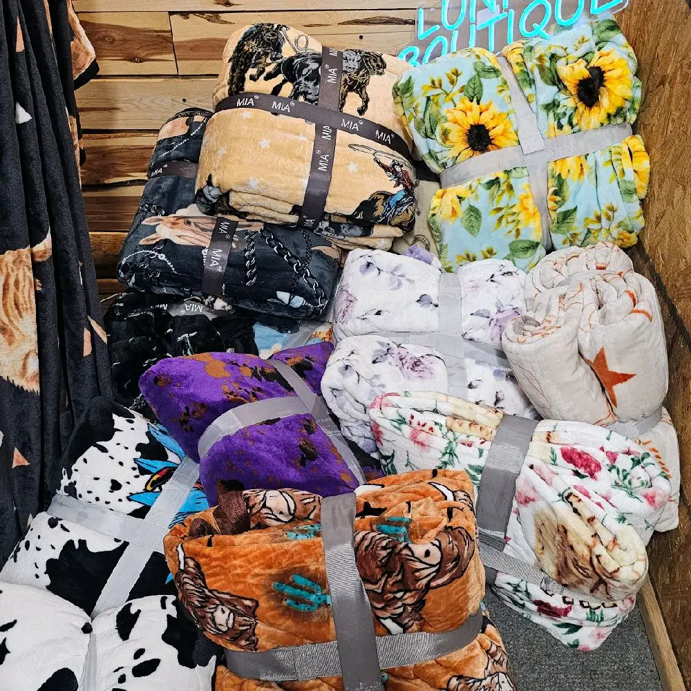 MYSTERY WESTERN Blanket - KING SIZE COW PRINT FLOWER AND MORE Stain Resistant Soft 100% Polyester Cozy Home Decor