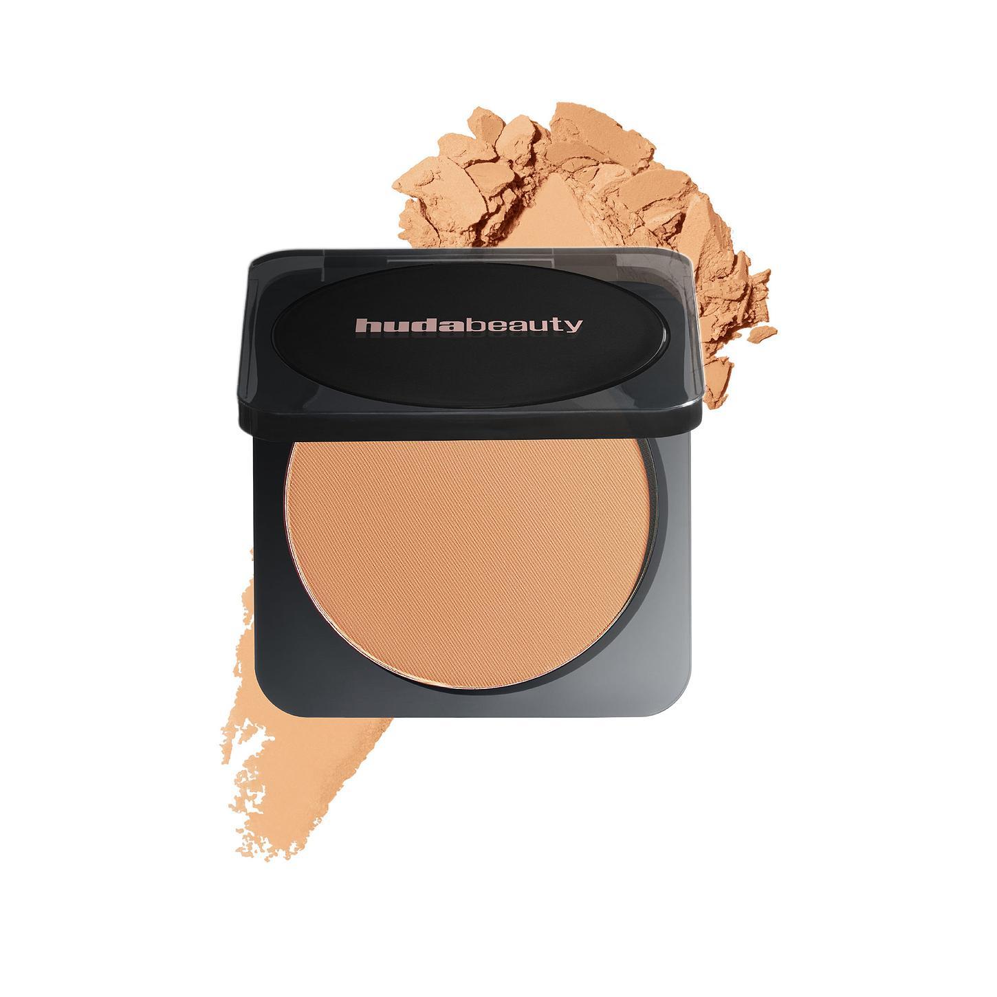Huda Beauty Easy Bake Pressed Powder in Cinnamon Bun