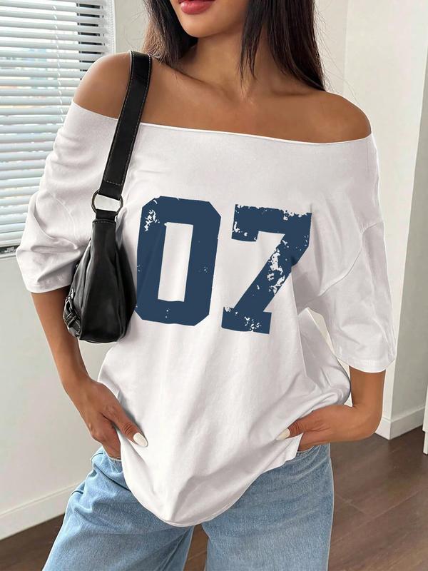 Women's Plain Off Shoulder Distressed Number 07 Tee, Casual Loose Letter Graphic Short Sleeve T-shirt for Summer, Ladies Clothes for Daily Wear