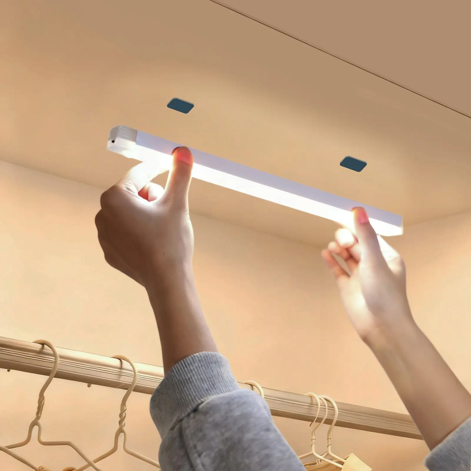 USB-Rechargeable Wireless Cabinet Light, Magnetic Self-Adhesive LED Motion Sensor Wardrobe and Closet Light for Bedroom, Kitchen and Shelves, Interior LED Lights