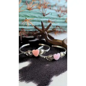 PINK CONCH HEART CUFF
