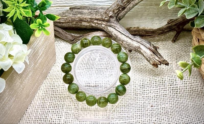 Green Apatite Bead Bracelet by Urban Rutile • UrbanRutile.Etsy.com