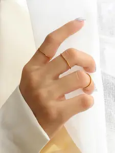 The 2-piece set of ultra-fine plain ring smooth surface rings is suitable for daily wear, vacation and dating occasions, and is also a surprising and exquisite small gift