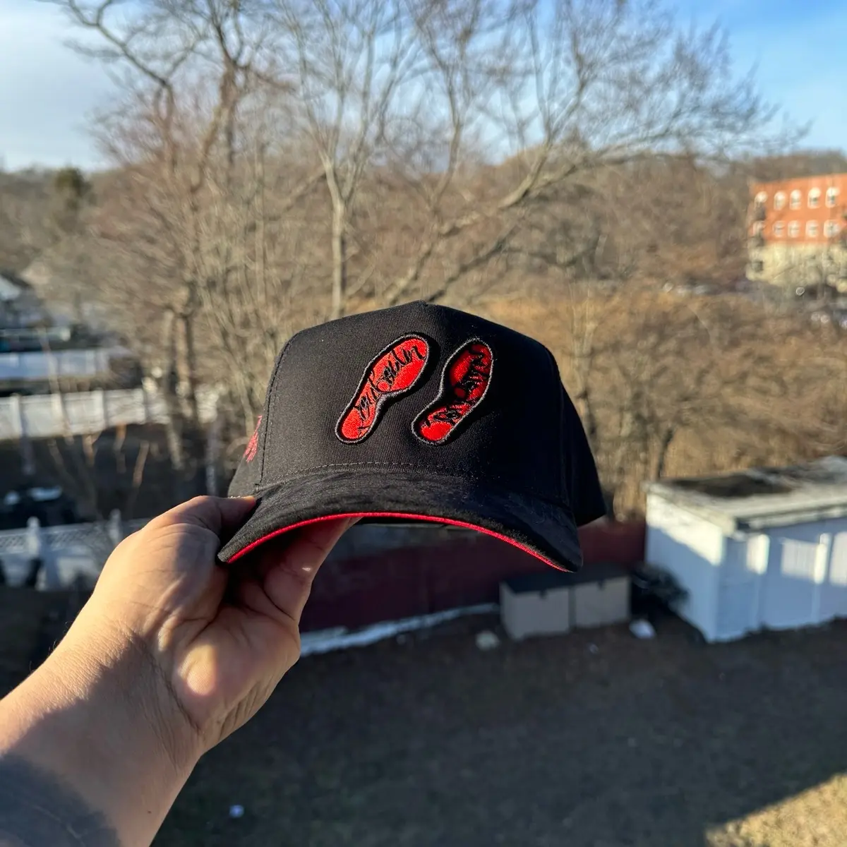 GORRA SUELA ROJA