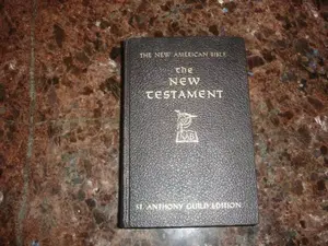 USED Book - The new American Bible: the New Testament by Editor (Hardcover) - english
