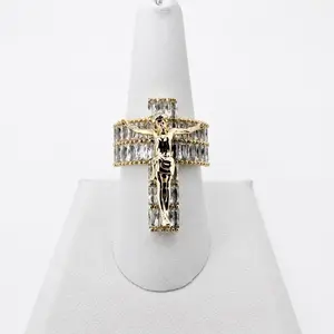 Vivandi Iced Jesus Cross Ring