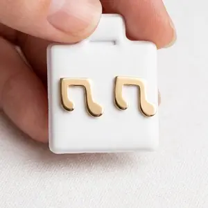 Arete troquelados en forma de nota musical 10k no estampa 10k incluida