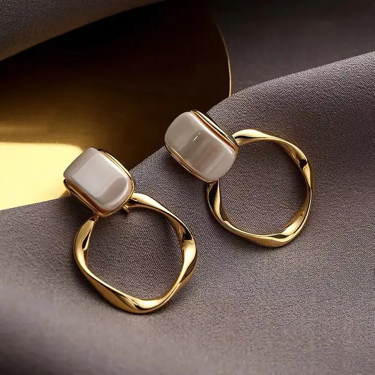 S925 Silver Post Women Drop Earrings Cat Eye Inlaid Twisted Hollow Metal Circle Dangle Earring Polished Gold Plated Copper Alloy Lightweight 5.6g Hypoallergenic Elegant Luxury Jewelry Versatile Accessory for Office Dating  Daily Party Outfit Matching