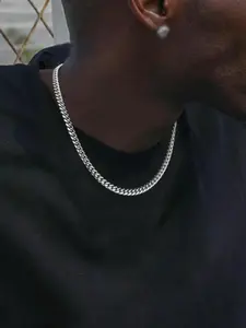 One simple plain minimalist chain stainless steel Cuban chain necklace is suitable for daily wear, vacation dates, and other occasions, and is also a surprising and exquisite small gift