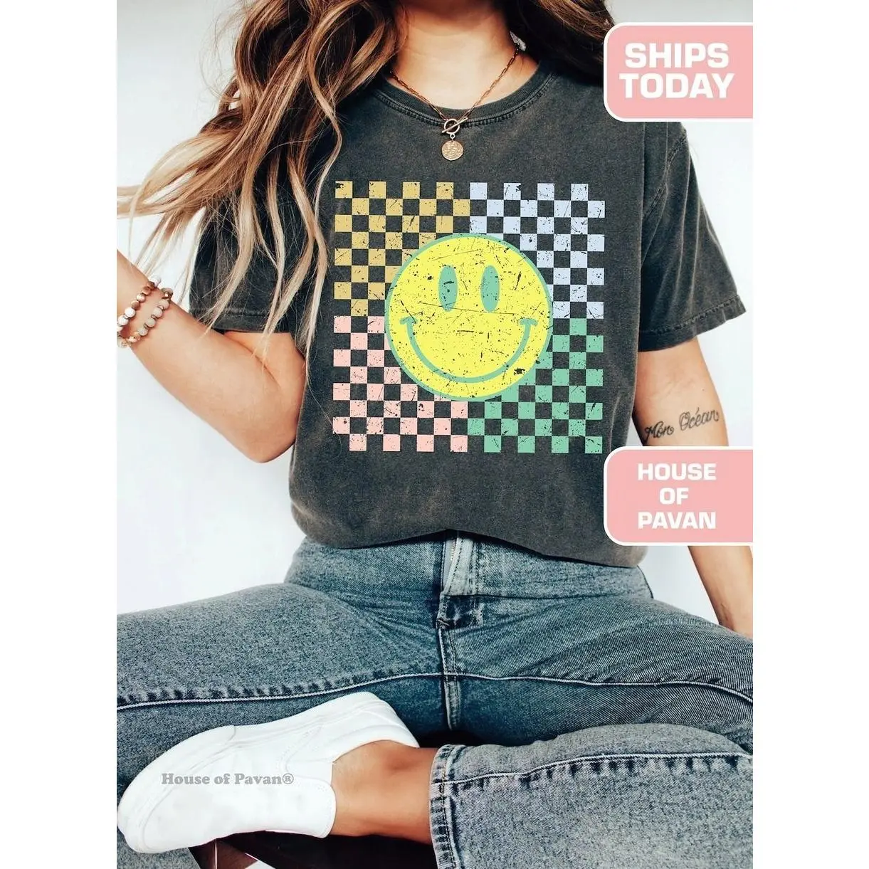 Smiling Flower Shirt – Vintage Smiley Face Comfort Colors® Tee, Boho Retro Graphic T-Shirt Gift for Women