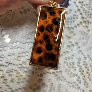 14 K gold plated chain necklace with cat eye tortoiseshell design