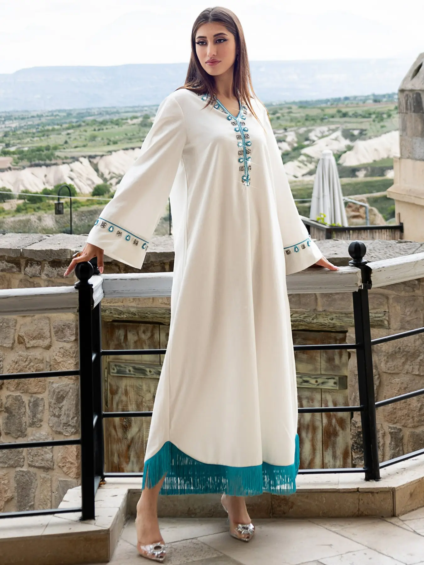 5013 Arabic Traditional Women's Long Robe with Exquisite Rhinestone  Accents, Perfect for Parties and Festivals, Elegant Attire for  Celebrations, Arabic Clothing, Islamic Muslim Clothing, Muslim Women Gowns  - TikTok Shop
