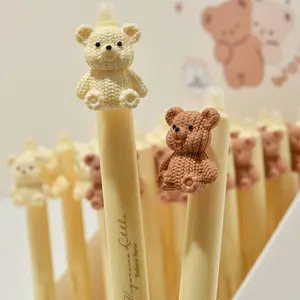 Retractable pen with eraser, cute bear design, smooth writing and correction, durable plastic, with retractable function, suitable for ages 14+