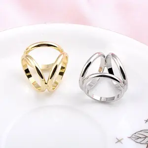 1 pc Elegant Three-Ring Scarf Clip, Simple Small Square Scarf Holder, Clothing Corner Fastener, Knot Decoration Accessory