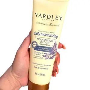 Nourishing lotion, For Dry Skin, Moisturizers up to 24 hours, with oats and feverfew, conditions and soothes dry skin, hypoallergenic, and alcohol free, English lavender, 236ml