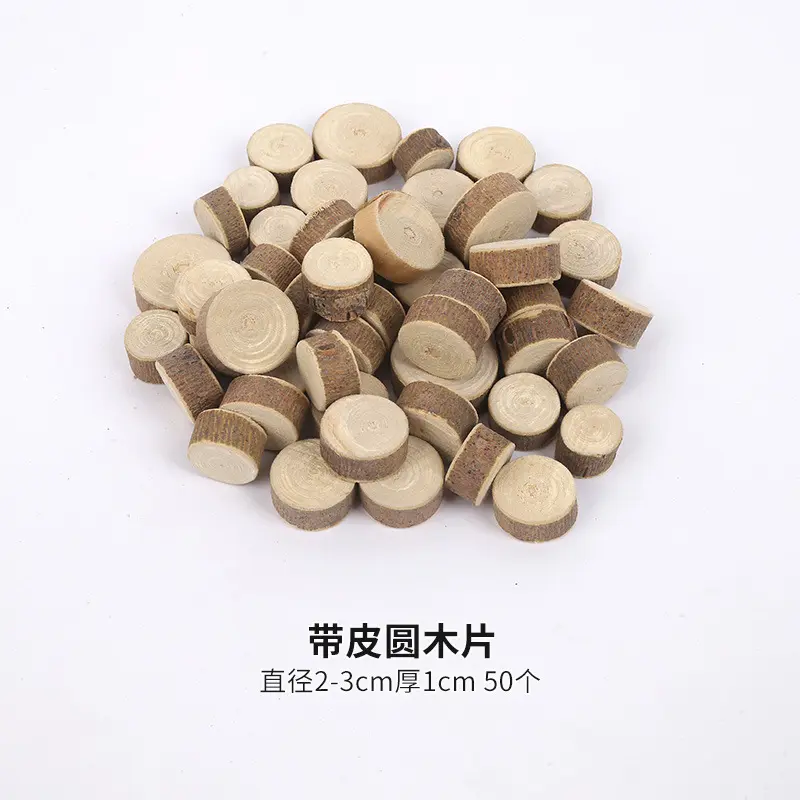 Round wood slices with skin