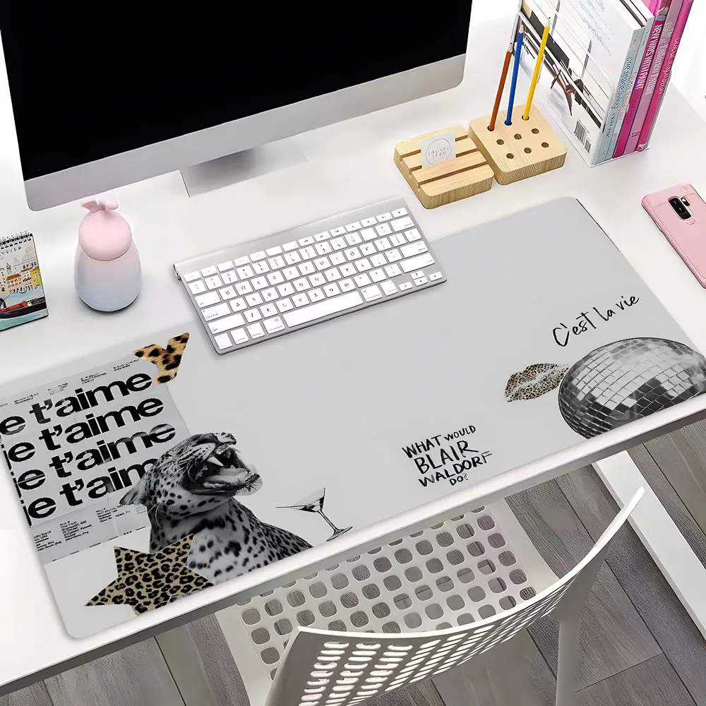 Leopard Print Mouse Pad with French Script - Retro Chic Desk Mat, Non-Slip Large Gaming Mousepad, Unique Office Computer Keyboard Pad for Aesthetic Desktop Setup, Desktop Accessory, Desk Accessories (31.5"x11.8"