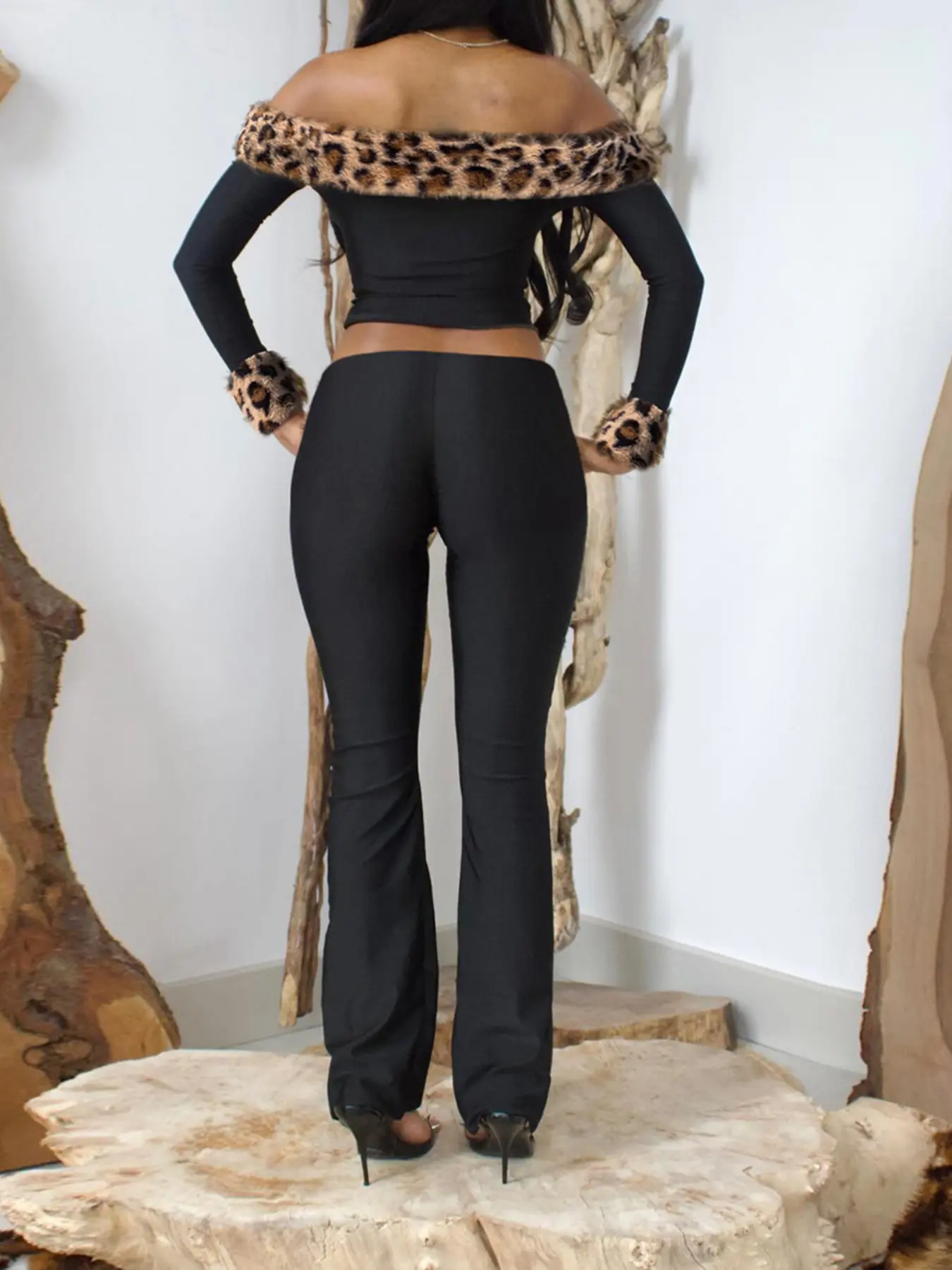 sexy winter clothes for women 10 Sexy Winter Outfits to Creating Your Winter Capsule Wardrobe main image 0