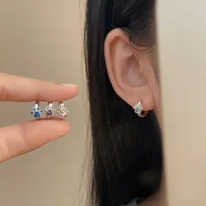 Adorable Bear Paw Earrings, 1Cm/0.39 Mini Hoop Earrings, Exquisite Synthetic Synthetic Zircon​​ Ear Studs, Fashionable Jewelry for Women, Without Battery