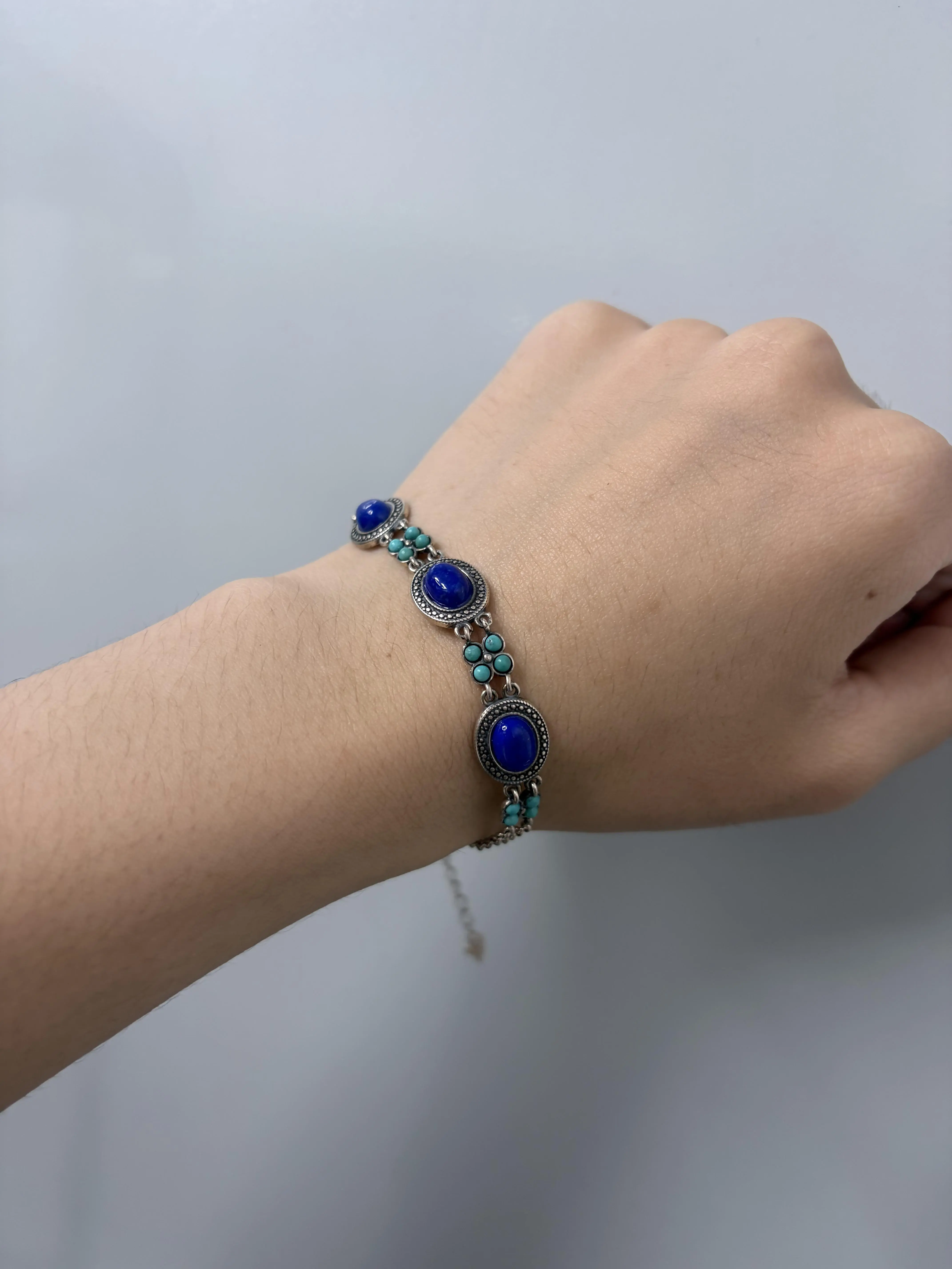 Simi(14255)gc.A silver turquoise azurite bracelet with so much vintage vibe!